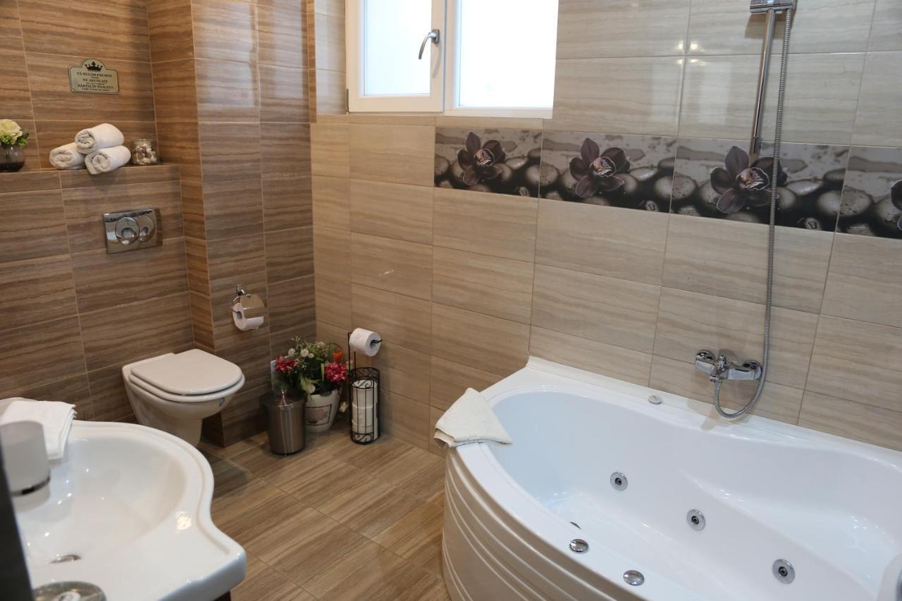Boutique Vila White Duchess Navodari Exterior photo